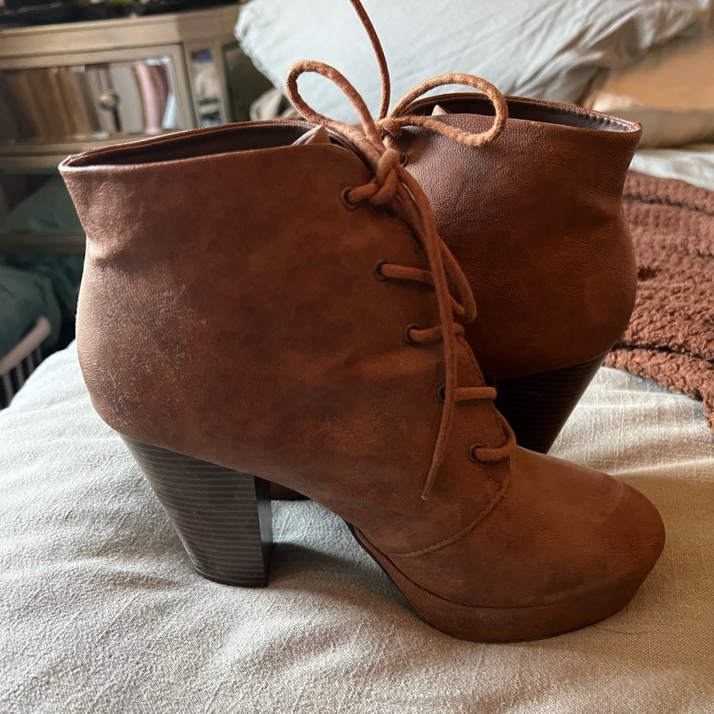 Candies Booties, SUPER CUTE ON